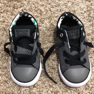 Grey/black Converse tennis shoe Size 7 toddler